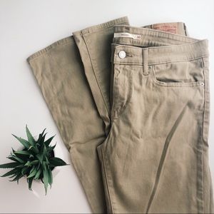 EUC Levi’s 711 Nude Jeans